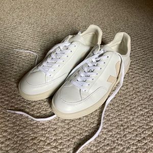 VEJA size 10 41